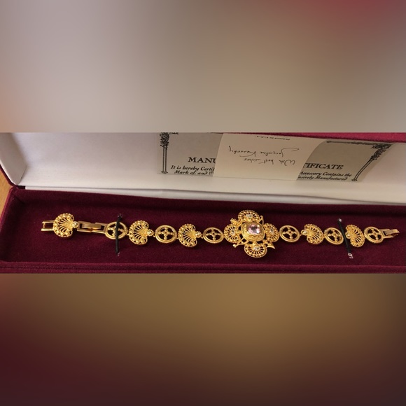 camrose & kross Jewelry - NWT  JBK Camrose Kross  Lacy Goldtone Intricate Bracelet w/ Purple Stone  Box